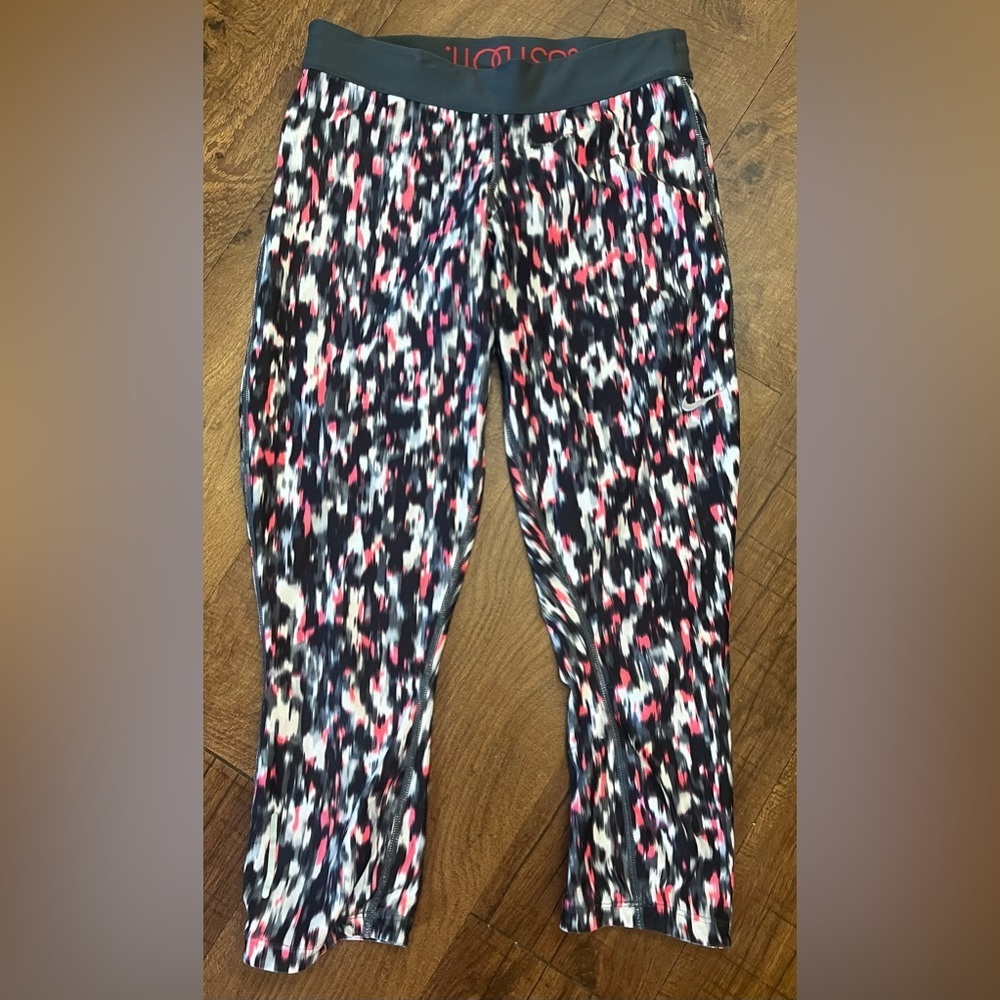 Nike Womens crop leggings drifit Sz small
